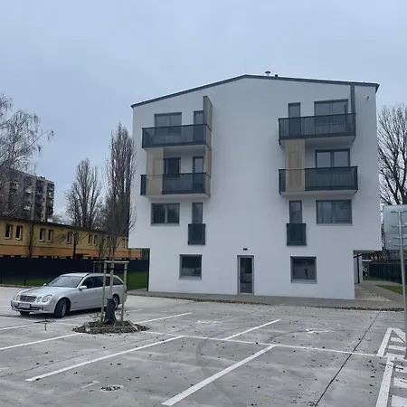 Lovely 2 Bedroom Near Centre Bratislava Apartament